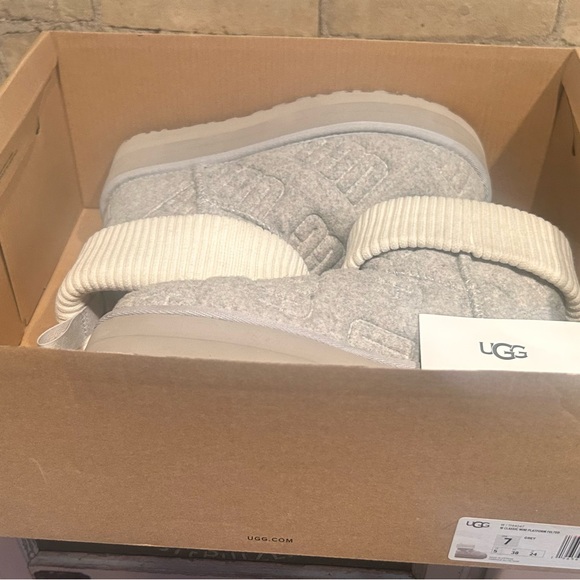 UGG Women's Light Gray Platform Boots - Picture 7 of 7